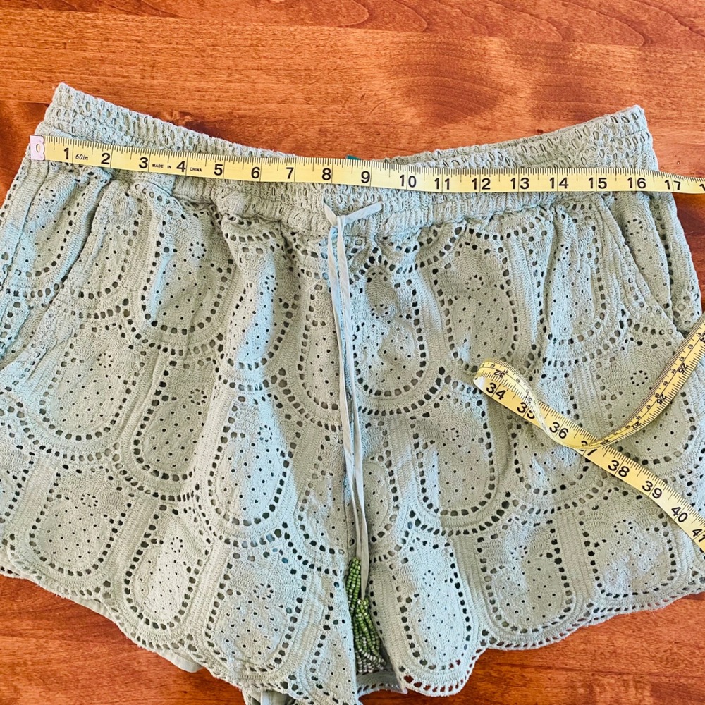 Farm Rio Pineapple Eyelet Shorts Green Drawstring Pockets Scalloped Hem L EUC - Picture 13 of 14